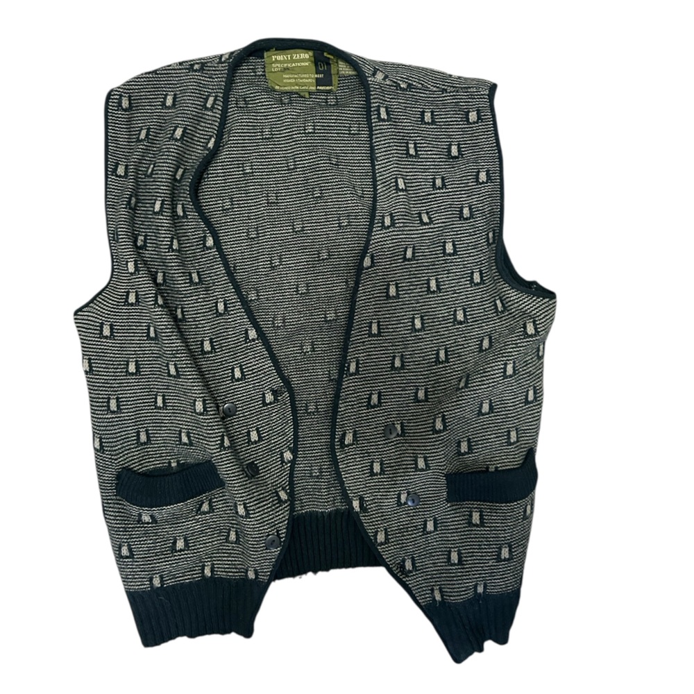 ✨ -1990s Point Zero
grey and black knitted vest knitwear✨